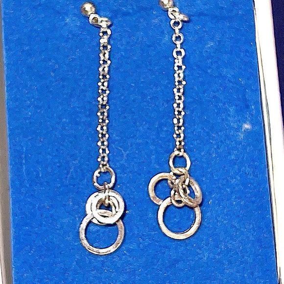 NEW IN‎ BOX VNTG Avon Silver Toned Multi Circle Double Drop Strand Earrings - Picture 1 of 11